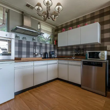 Bungalow By High Fens Trails بيت للعطل Longfaye